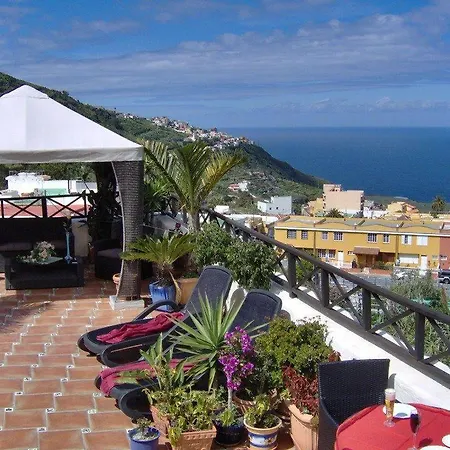 Apartamentos-monasterio-de-san-antonio-rustikales-apartment-mit-kleiner-terrasse-im-innenhof Apartmán