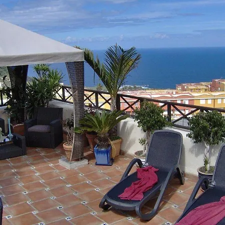 Apartamentos-monasterio-de-san-antonio-rustikales-apartment-mit-kleiner-terrasse-im-innenhof דירה *