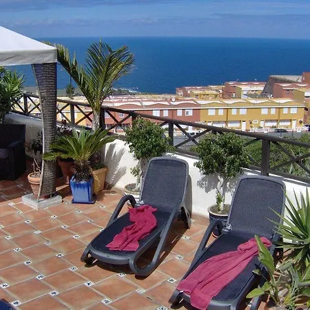 Apartamentos-monasterio-de-san-antonio-rustikales-apartment-mit-kleiner-terrasse-im-innenhof