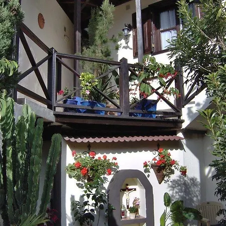דירה Apartamentos-monasterio-de-san-antonio-rustikales-apartment-mit-kleiner-terrasse-im-innenhof