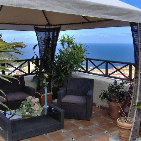 Apartamentos-monasterio-de-san-antonio-rustikales-apartment-mit-kleiner-terrasse-im-innenhof דירה *